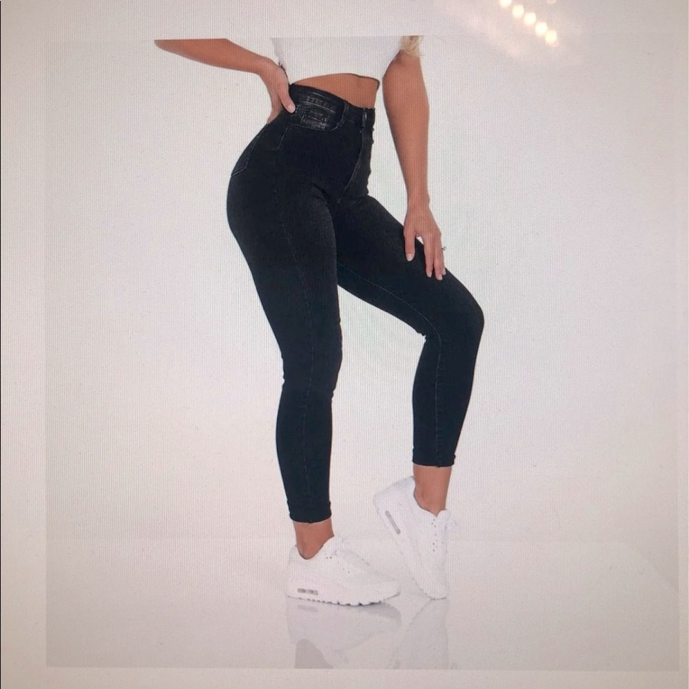 NVGTN NAVISHAPE BLACK RIPPED JEANS *JUST RELEASED*